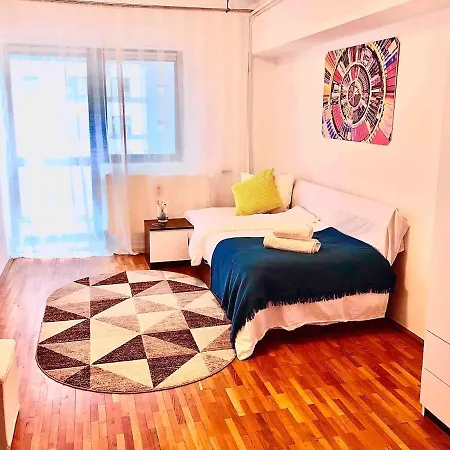 Downtown Unirii 2 Private With Shared Amenities Bukarest